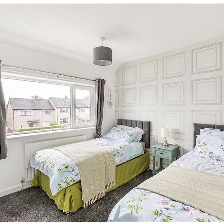 Entire Charming 5-Bed House In Darwen Blackburn Bb1 Free Parking Roadside Rishton エクステリア 写真