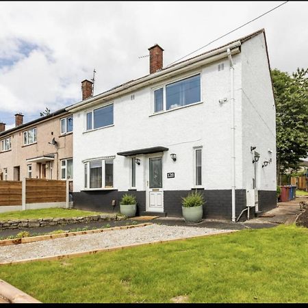 Entire Charming 5-Bed House In Darwen Blackburn Bb1 Free Parking Roadside Rishton エクステリア 写真