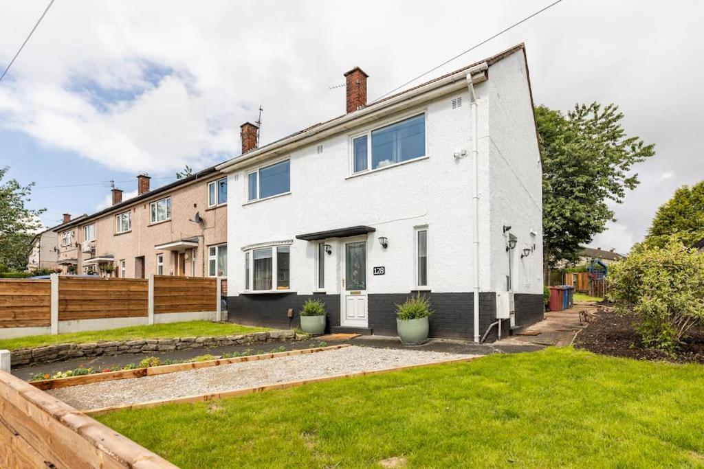 Entire Charming 5-Bed House In Darwen Blackburn Bb1 Free Parking Roadside Rishton エクステリア 写真