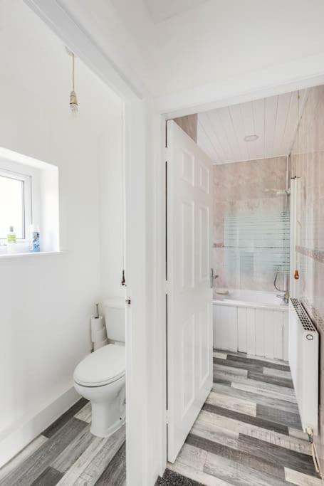 Entire Charming 5-Bed House In Darwen Blackburn Bb1 Free Parking Roadside Rishton エクステリア 写真