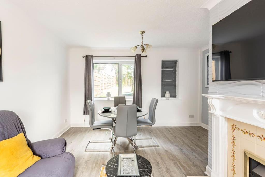 Entire Charming 5-Bed House In Darwen Blackburn Bb1 Free Parking Roadside Rishton エクステリア 写真