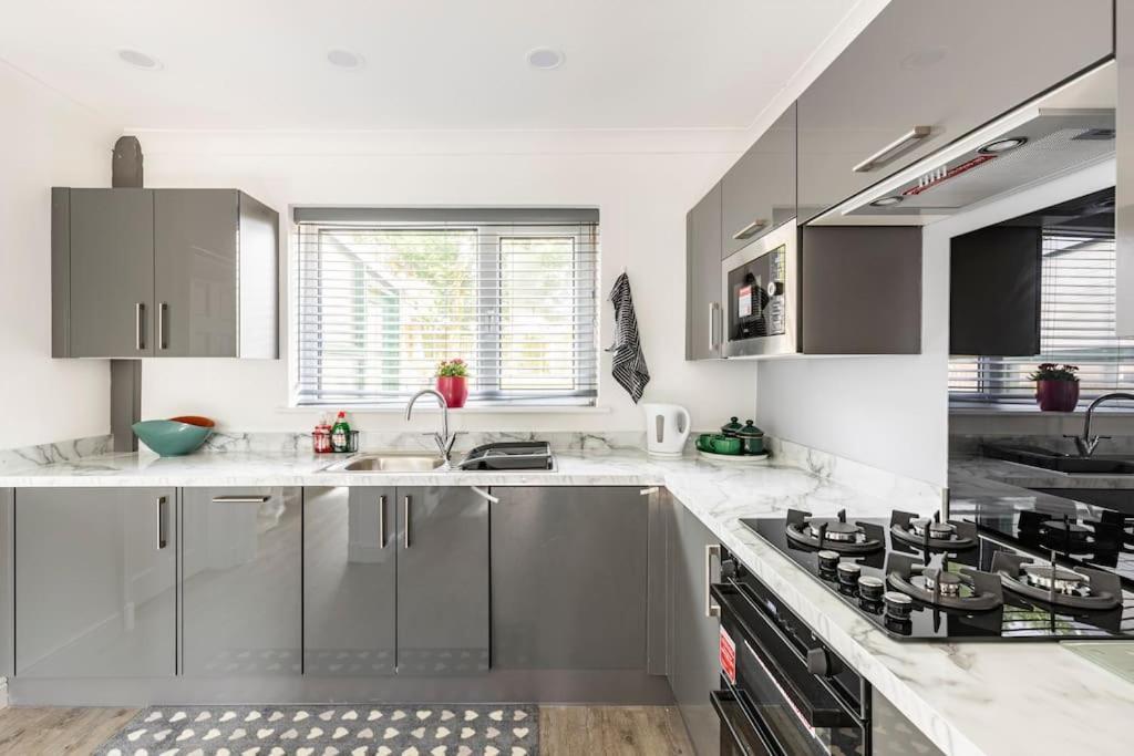 Entire Charming 5-Bed House In Darwen Blackburn Bb1 Free Parking Roadside Rishton エクステリア 写真