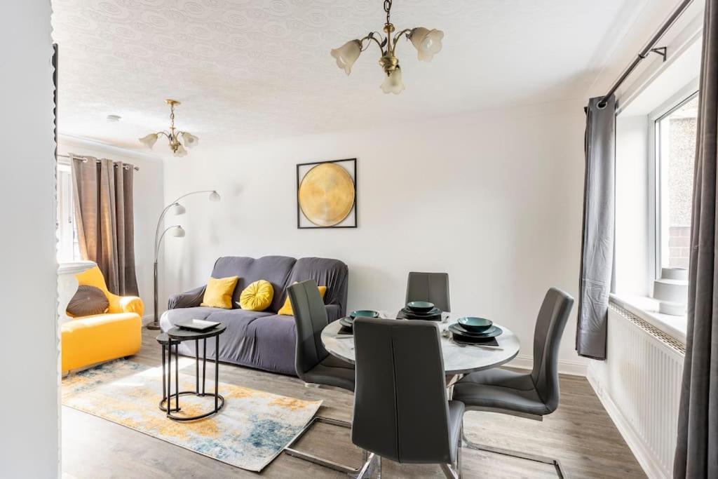 Entire Charming 5-Bed House In Darwen Blackburn Bb1 Free Parking Roadside Rishton エクステリア 写真